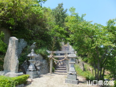 ぽんぽん山入口の鳥居