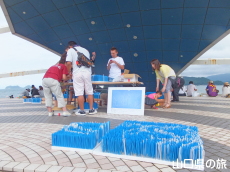 焼き鳥串15万本を使ったモザイクアート