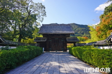 旧山口藩庁門