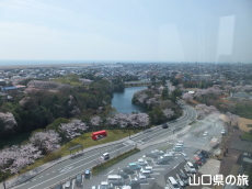 石炭記念館と宇部空港